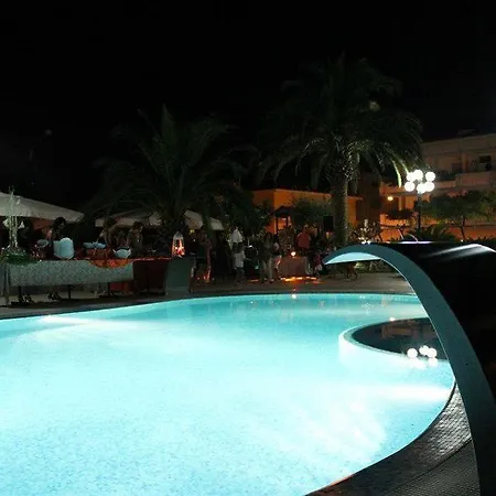 Marina Отель Розето-дельи-Абруцци